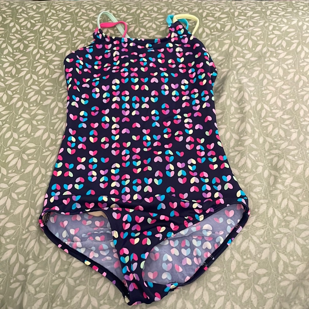 Really cute girl swimsuit!